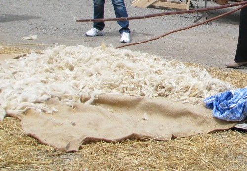 lana haciendo un colchon