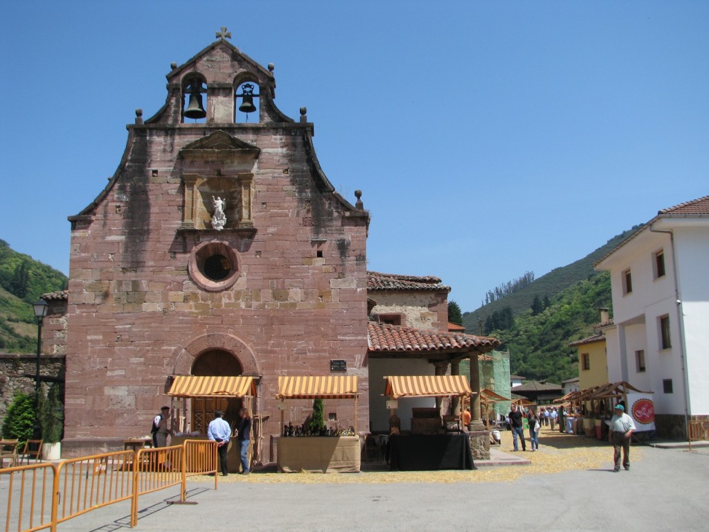 Imagen del mercado tradicional en Tuña