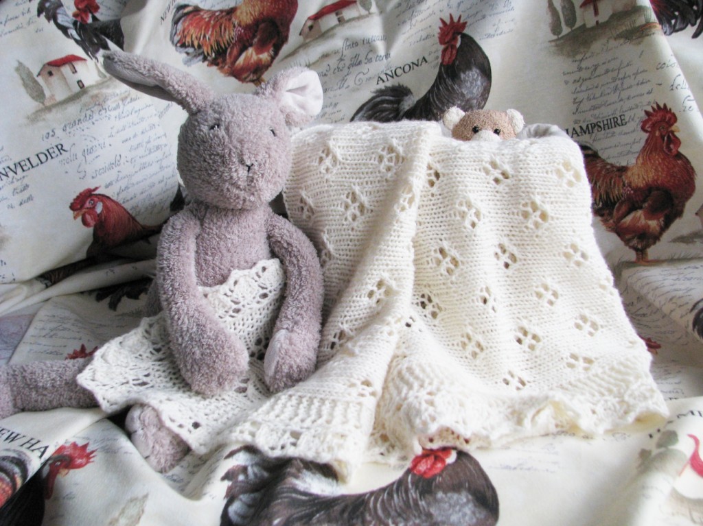 Mantita para bebe tejida con lana a dos agujas