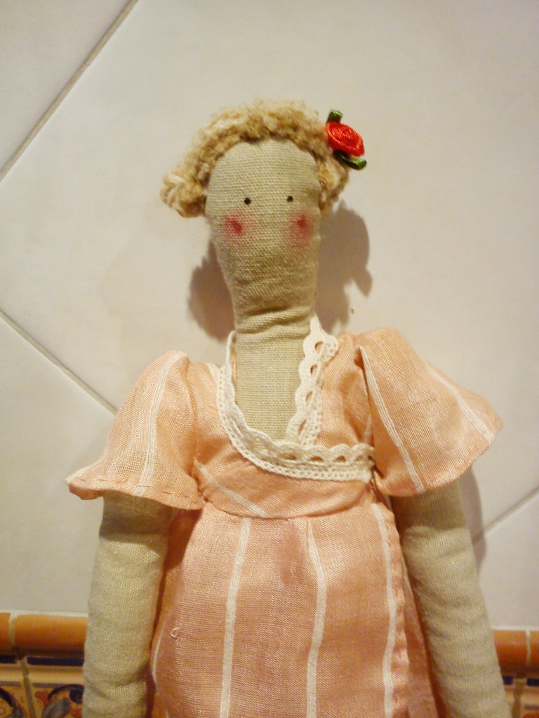 Muñeca Tilda con pelo de lana para manualidades de Téjeme
