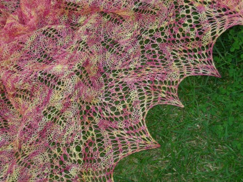 Chal Leaves Dancing tejido con lanas teñidas por Téjeme