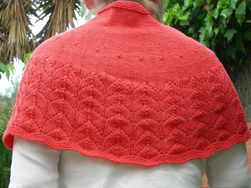 Shoulder Snuggle, poncho con motivos lade tejido con lana My Silk