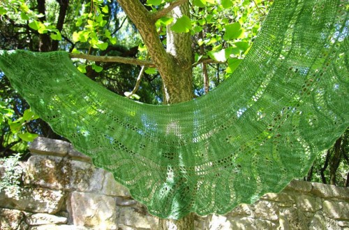 Acanthus Shawlette, chal tejido en lana malabrigo lace Verde Adriana